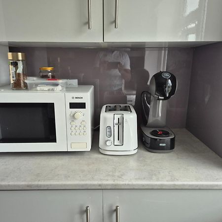 Lovely & Beautiful 2 Bed-Apartment In Borehamwood Kültér fotó