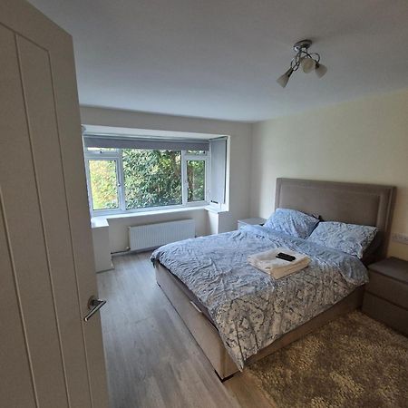 Lovely & Beautiful 2 Bed-Apartment In Borehamwood Kültér fotó