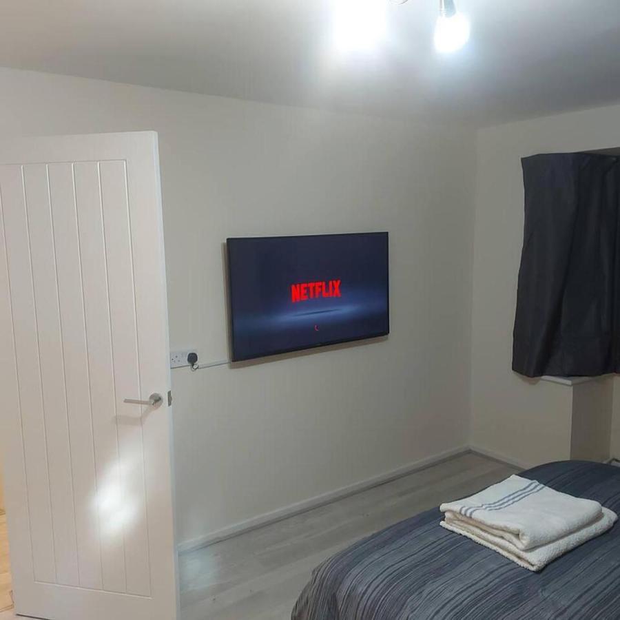 Lovely & Beautiful 2 Bed-Apartment In Borehamwood Kültér fotó