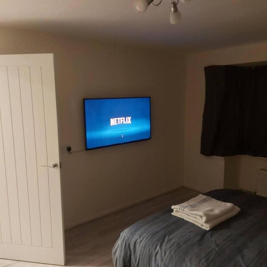 Lovely & Beautiful 2 Bed-Apartment In Borehamwood Kültér fotó