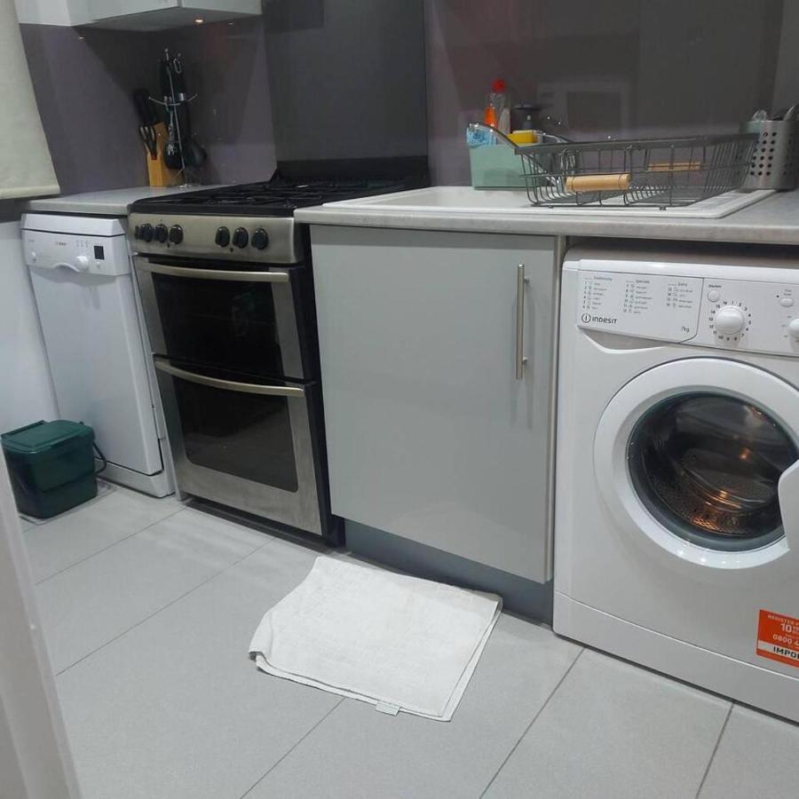 Lovely & Beautiful 2 Bed-Apartment In Borehamwood Kültér fotó